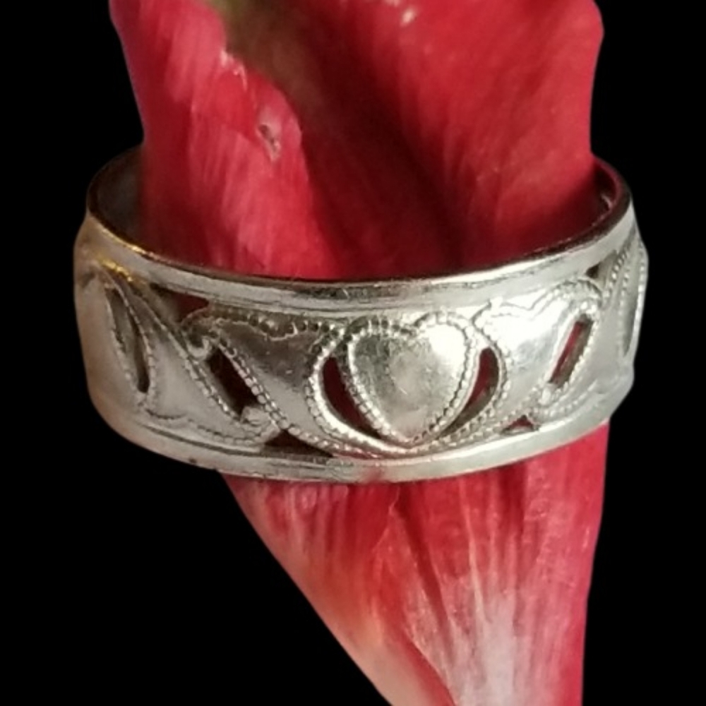 Vintage Sterling Silver cigar band ring heart scroll pattern 925 size 9